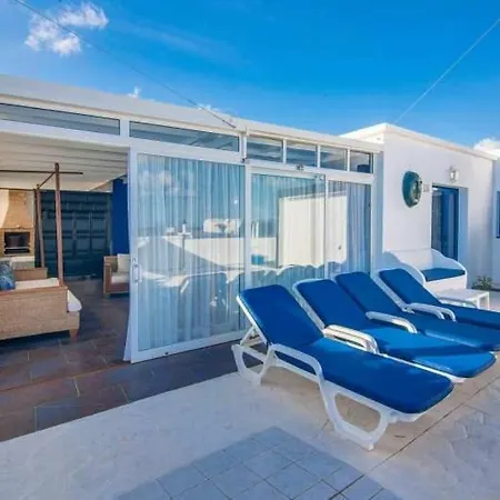 Villa Sleeps 8 Wifi *