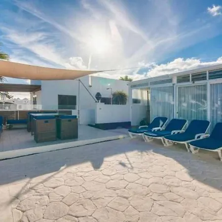 Sleeps 8 Wifi Villa Charco del Palo