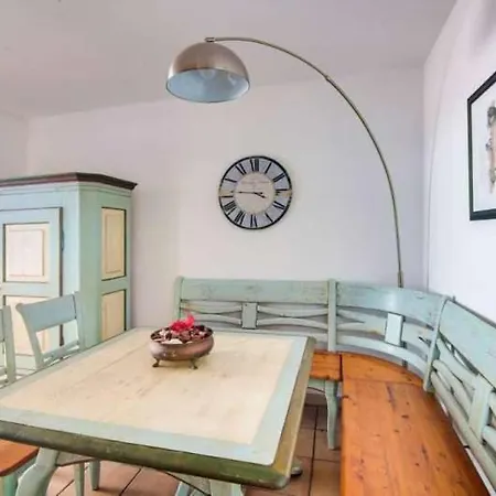 Sleeps 8 Wifi